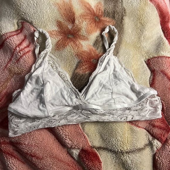 Wildfire MD white lace stretch cropped bralette - Picture 2 of 4